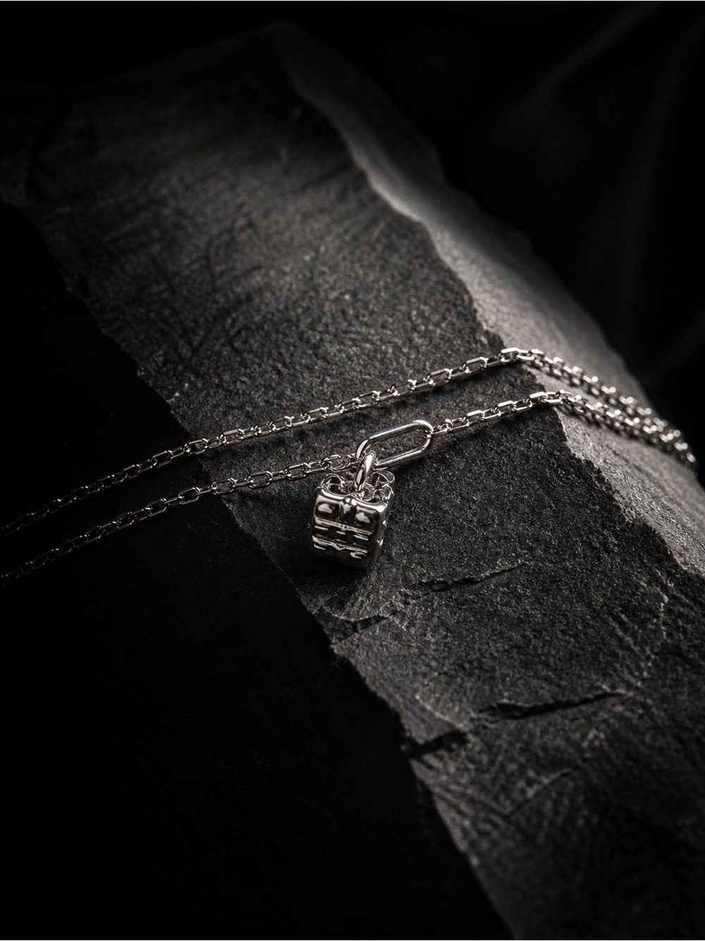 Givenchy 4G Liquid Fringe Crystal Necklace Silver Statement Tassel Pendant - Picture 6 of 8